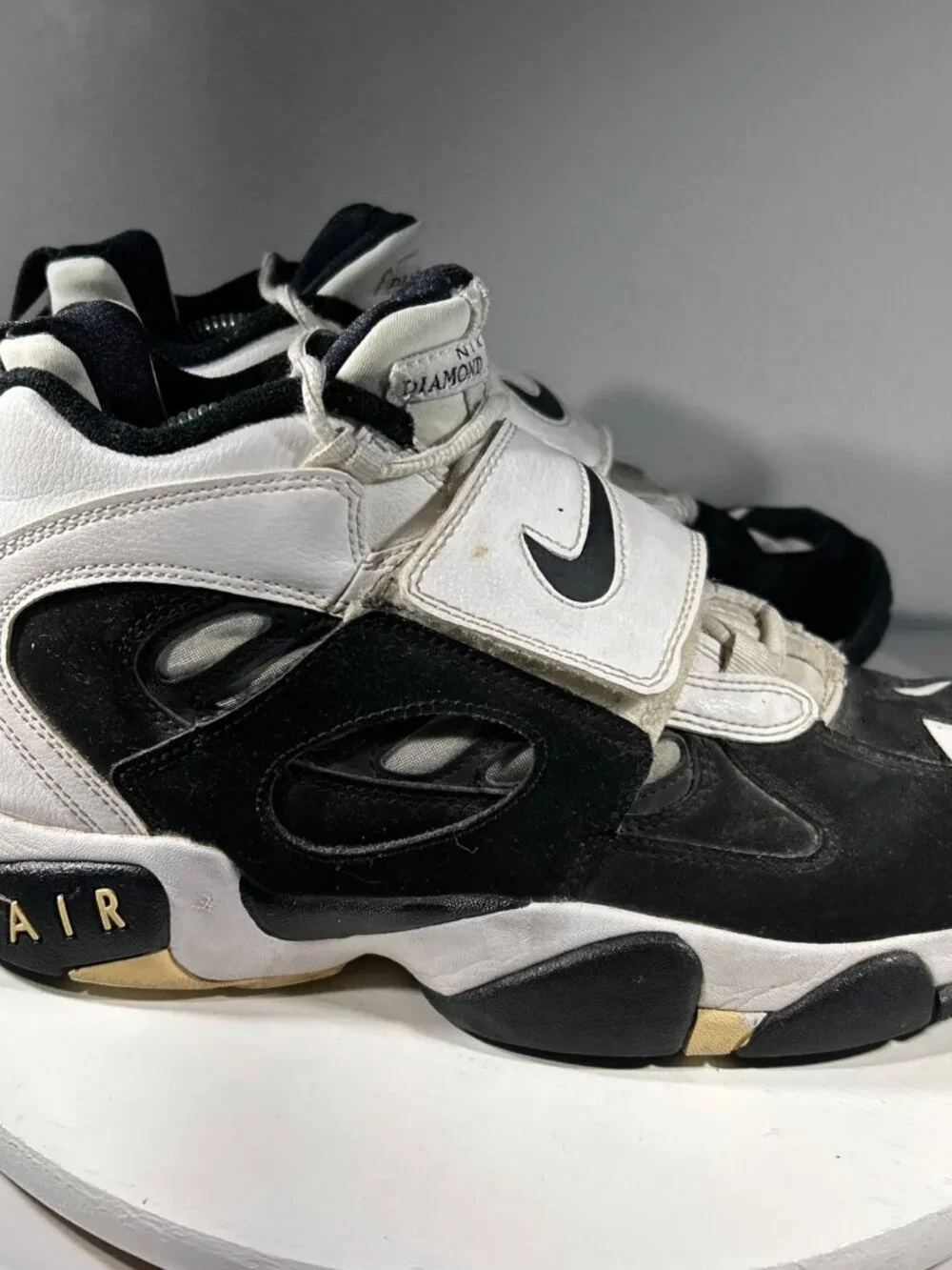 Nike Air Diamond Turf 2 Mens Shoes Size 9 White Black Leather Sneakers Mid Top
